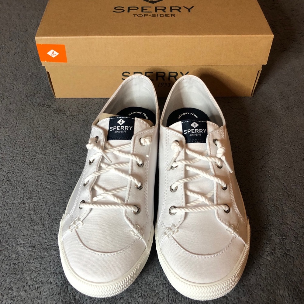 Sperry White Lounge
